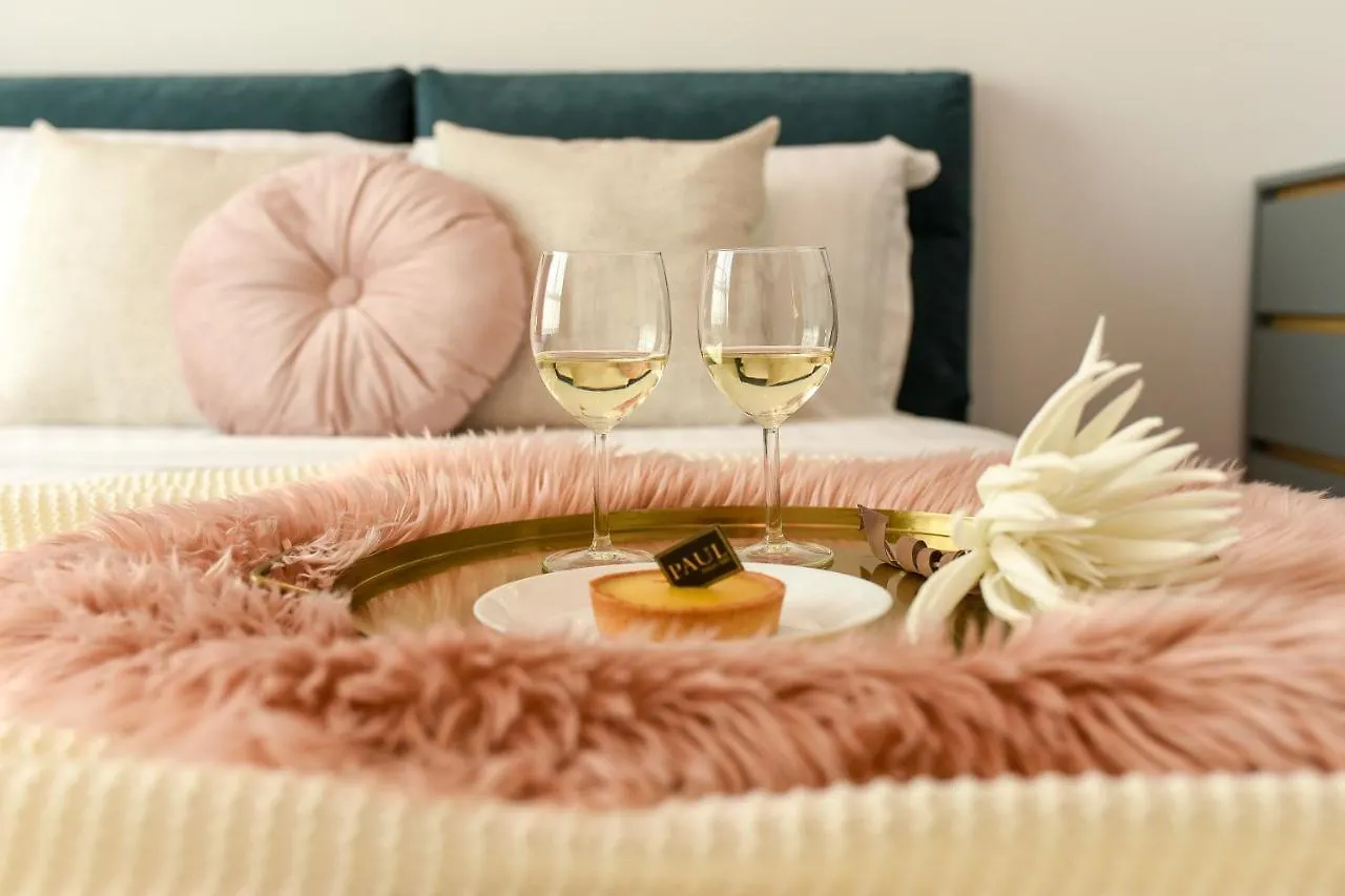 Διαμέρισμα Eye Candy Romexpo 2-Bedroom With Free Parking Βουκουρέστι