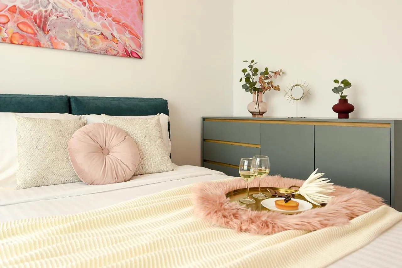 Eye Candy Romexpo 2-Bedroom With Free Parking Bucharest Apartment