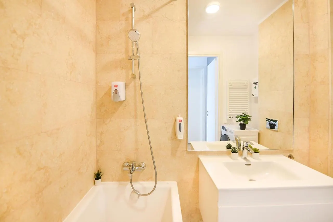 Eye Candy Romexpo 2-Bedroom With Free Parking Bucharest Apartment