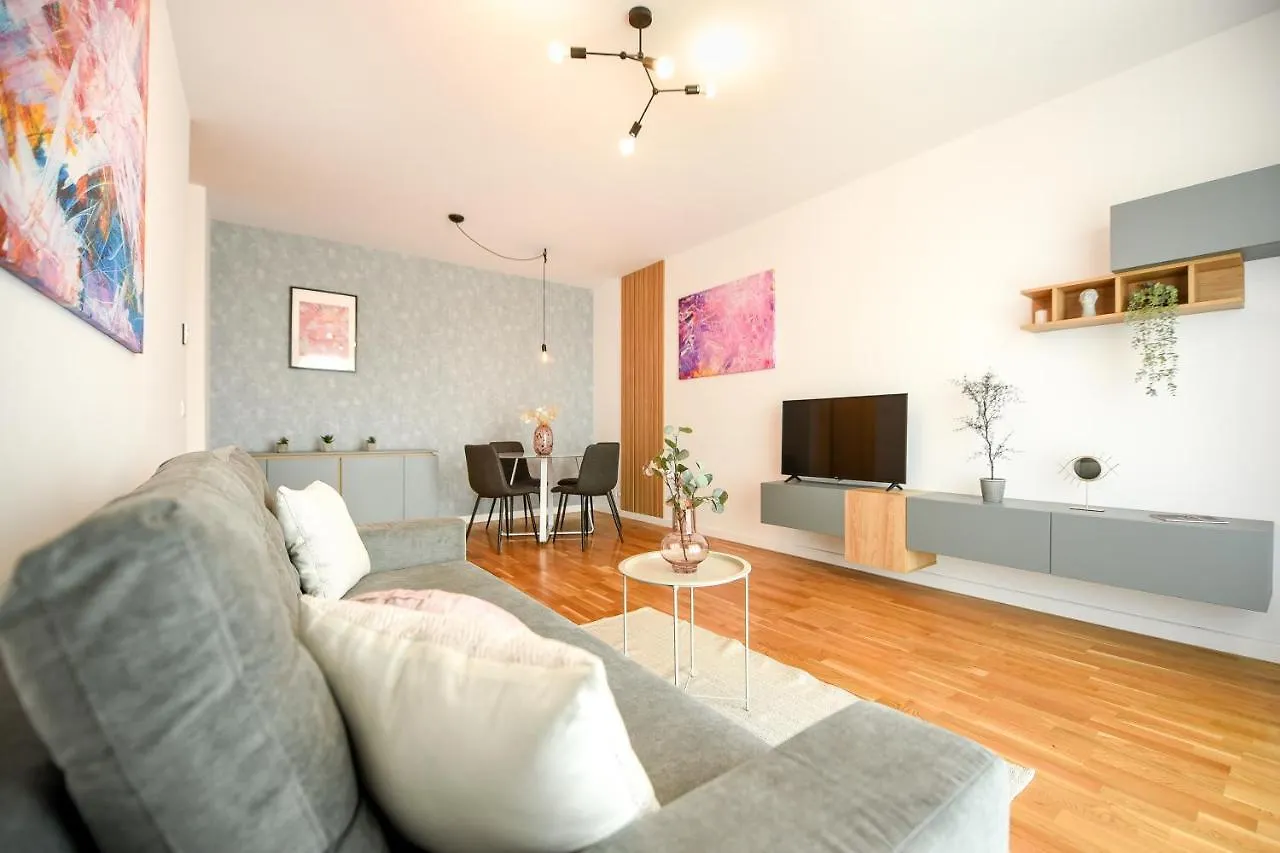 Eye Candy Romexpo 2-Bedroom With Free Parking Bucharest Apartment