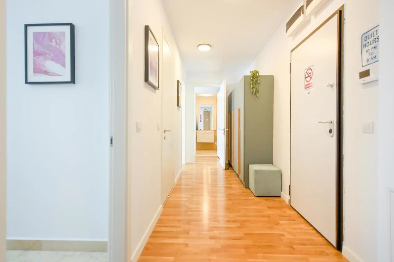 Eye Candy Romexpo 2-Bedroom With Free Parking Bucharest Apartment